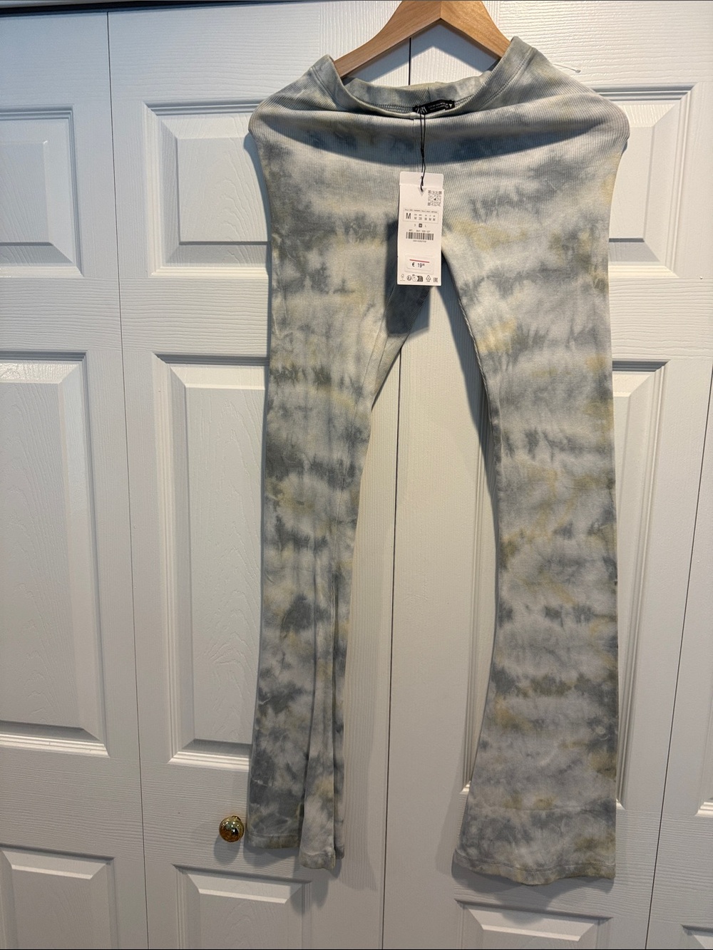 Zara Light Gray and Pale Yellow Tie-Dye Flare Leggings size M ..nwt
